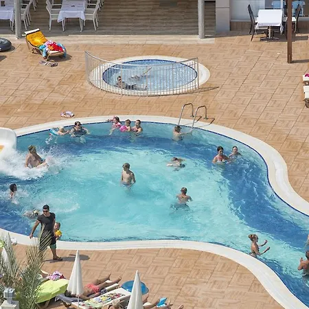 Crystal Towers Apartahotel