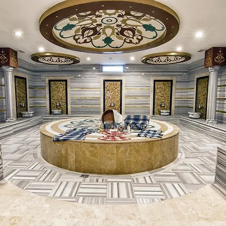 Apartahotel Crystal Towers 3*