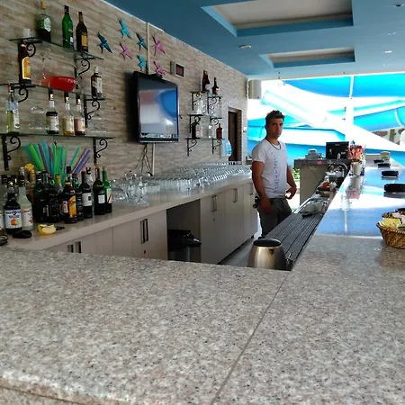Crystal Towers 公寓式酒店 阿拉尼亚