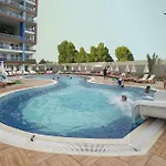 Ξενοδοχείο με διαμερίσματα Crystal Towers Αλάνια