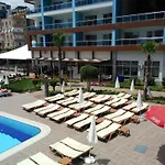 Crystal Towers Ξενοδοχείο με διαμερίσματα