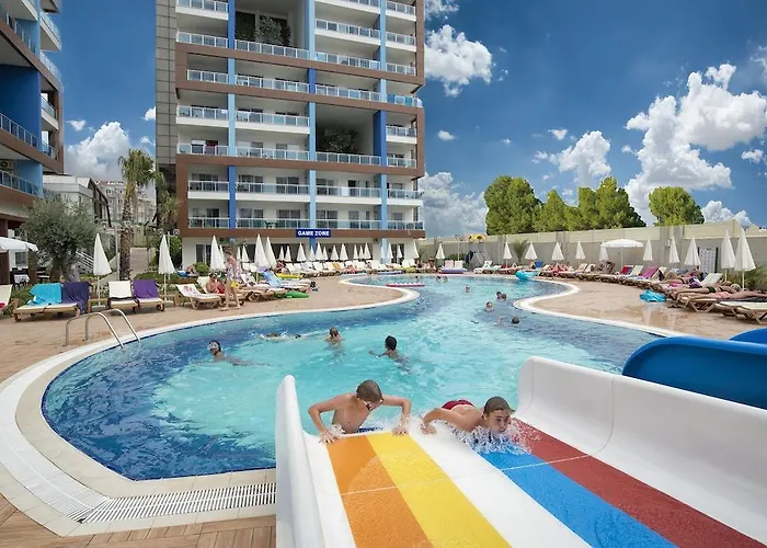 Apartahotel Crystal Towers 3*